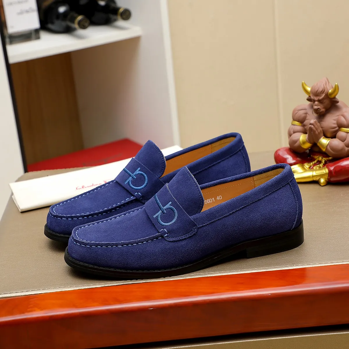 Men's shoes 💰460 🔥 Ferragamo new men's casual slip-on shoes 🇨🇳 Official website original 1:1 mold, original quality 💯 fine workmanship, high-end luxury ☘ The upper is made of imported Italian first-layer cowhide 🌴 Luxurious water dyeing 🐂 Leather lining 🍓 Rubber wear-resistant and non-slip outsole, breathable and comfortable to wear 🍍 The first choice for high-taste men, color optional! Code number 38-44 (45.46. Customized)
